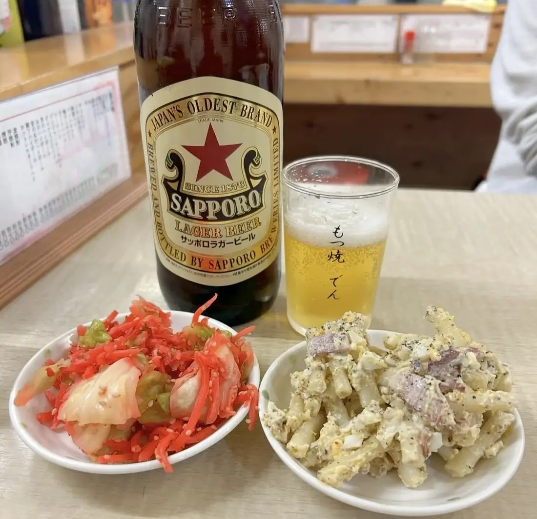 もつ焼き でん 蒲田店:赤星とマカロニサラダ。こういう始め方がいい。